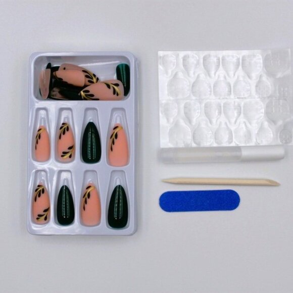 Wintergreen and cream Press-On Nails Floral Design - Picture 3 of 3